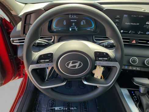 Certified 2026 Hyundai Elantra SE FWD image 17