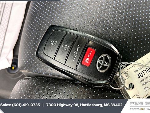 Used 2025 Toyota Tundra Platinum image 10