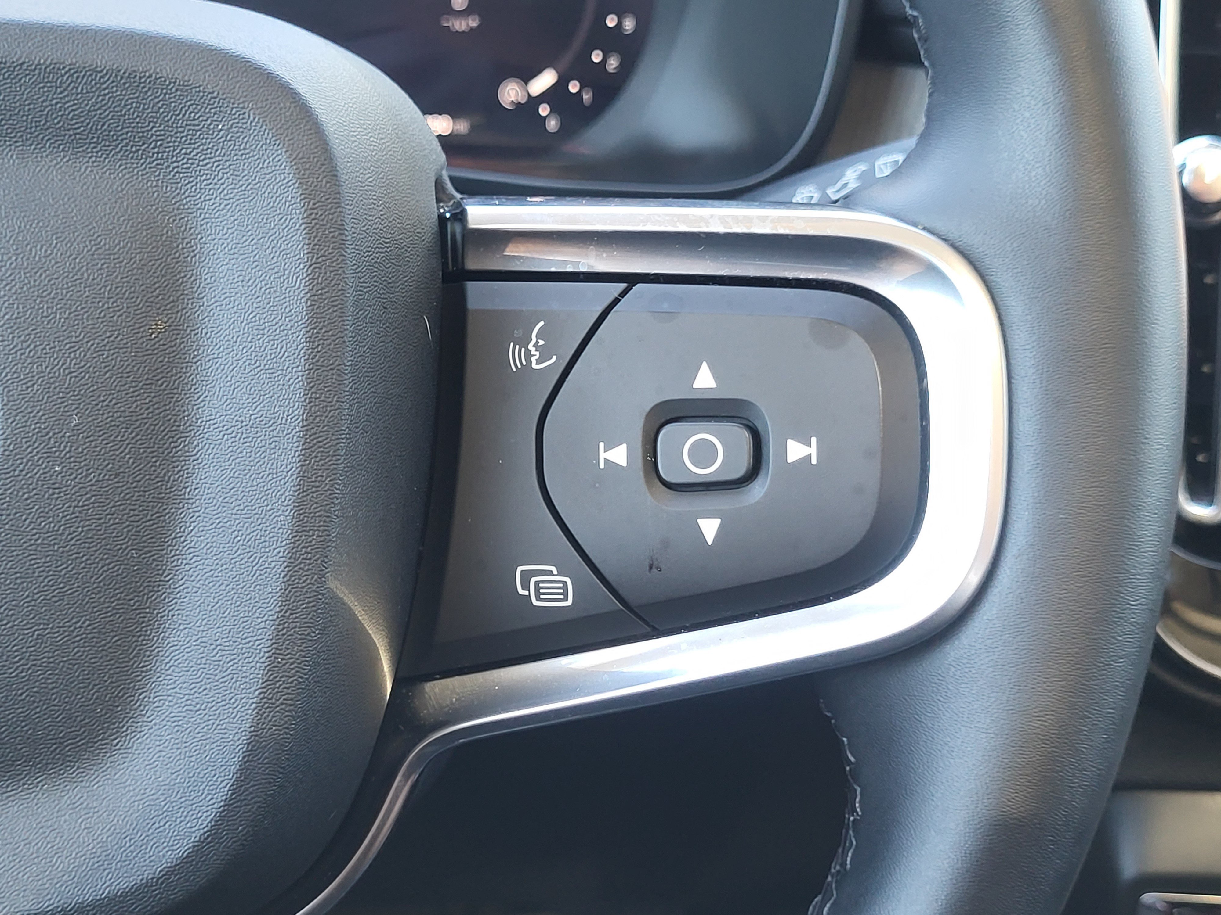 Certified 2026 Volvo XC40 B5 Plus AWD/4WD image 16