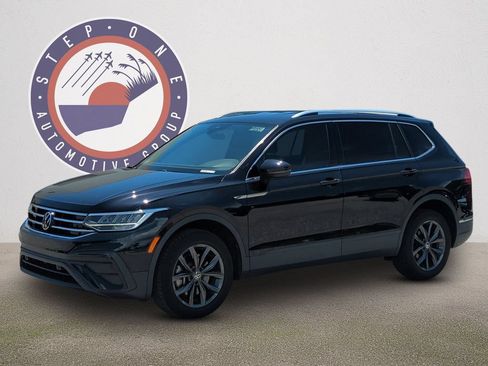 Used 2023 Volkswagen Tiguan SE FWD image 2