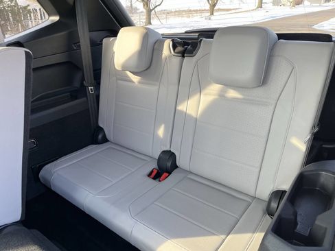 Used 2021 Volkswagen Tiguan SE R-Line w/ 3rd Row Seat Package image 28