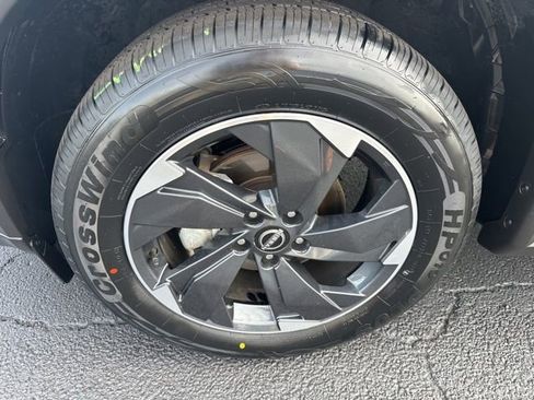 Used 2024 Nissan Rogue SV image 33