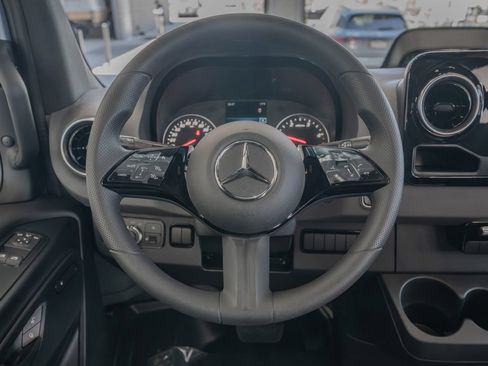 Used 2025 Mercedes-Benz Sprinter 2500 image 9