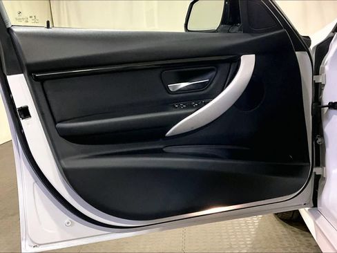 Used 2018 BMW 330i xDrive Sedan w/ M Sport Package image 21