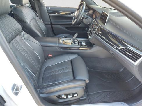Used 2022 BMW 750i xDrive w/ Executive Package AWD/4WD image 21