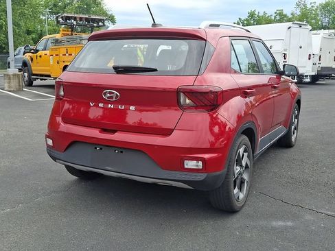 Used 2023 Hyundai Venue Limited FWD image 13