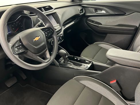 Used 2023 Chevrolet TrailBlazer LT FWD image 16