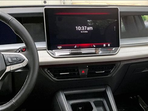 Certified 2025 Volkswagen Tiguan SE image 8