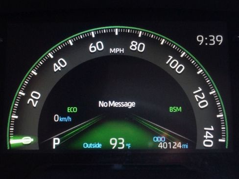 Used 2025 Toyota RAV4 XLE AWD/4WD image 4