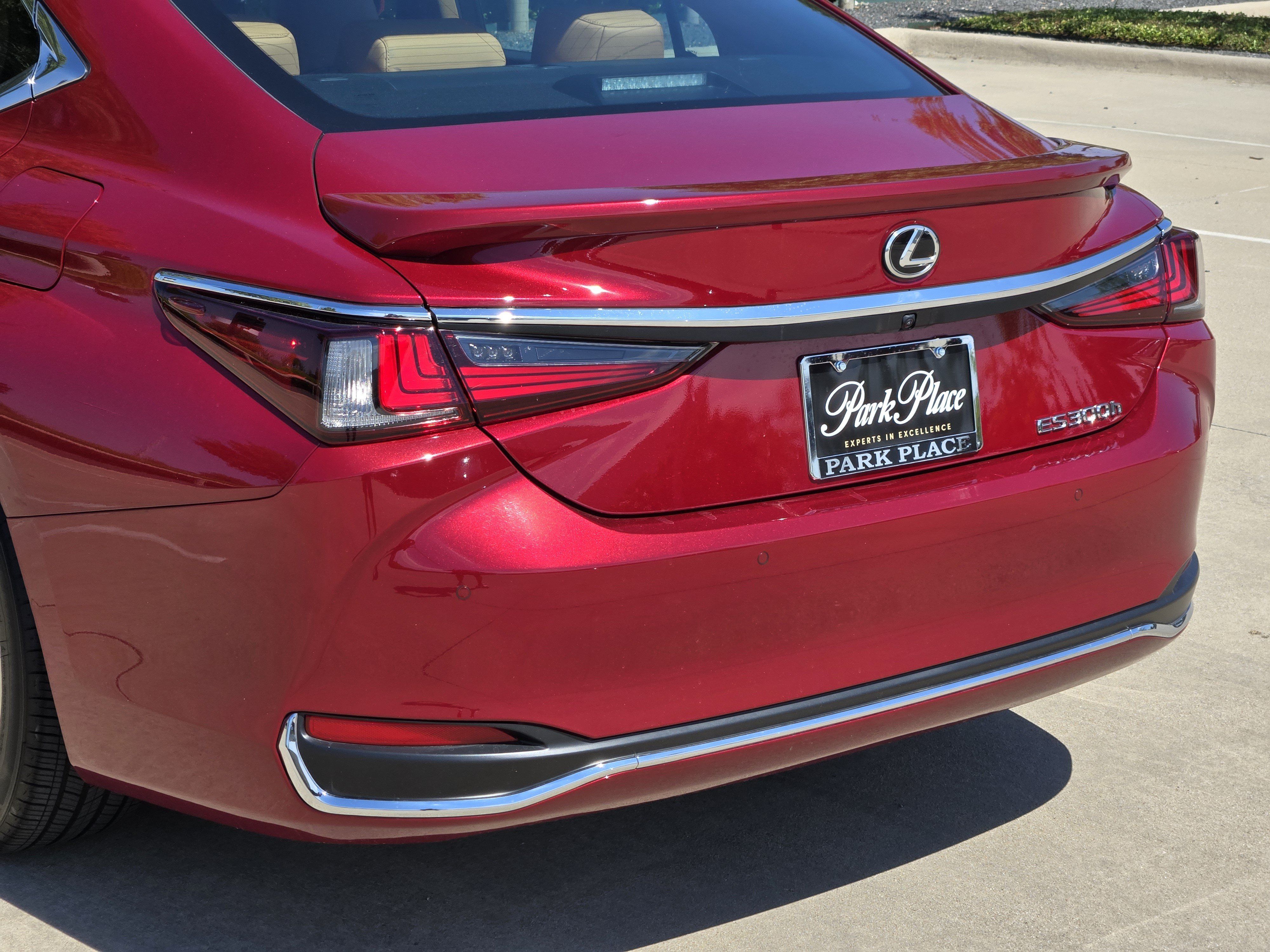 Used 2025 Lexus ES 300h w/ Premium Package FWD image 16