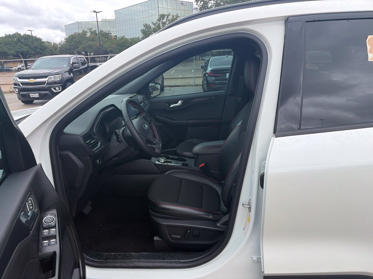 Used 2025 Ford Escape ST-Line w/ Tech Pack #1 FWD image 8