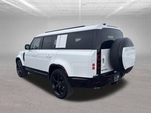 Used 2025 Land Rover Defender 130 X-Dynamic SE AWD/4WD image 3