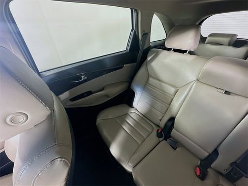 Used 2020 Kia Sorento EX image 12