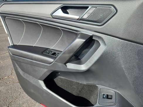 Certified 2024 Volkswagen Tiguan SE image 6