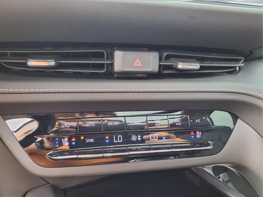 Certified 2023 Buick Envision Avenir AWD/4WD image 6