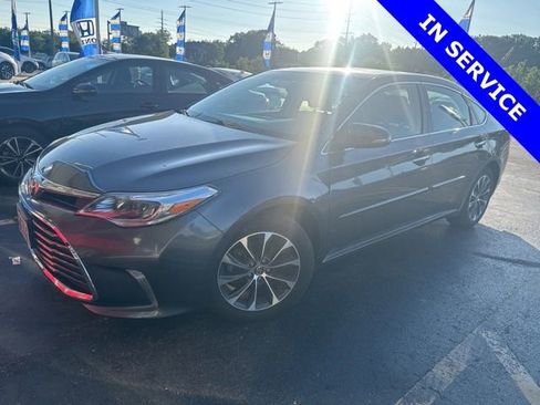Used 2016 Toyota Avalon XLE Premium FWD image 2