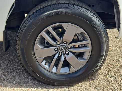 Certified 2025 Nissan Frontier SV image 32