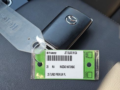 Used 2025 MAZDA MAZDA3 Hatchback w/Premium Plus Pkg image 33