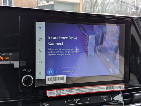 Used 2025 Toyota Sienna LE w/ LE Plus Package image 17