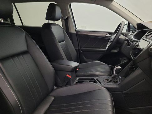 Used 2024 Volkswagen Tiguan SE FWD image 21