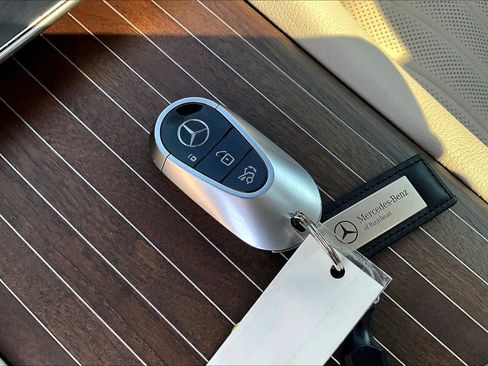 Used 2023 Mercedes-Benz EQS 580 4MATIC Sedan image 14