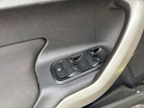 Used 2013 Ford Fiesta SE image 14