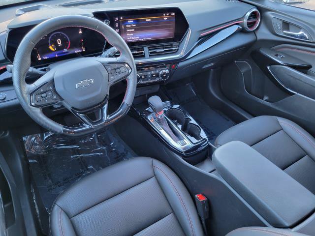 Used 2025 Chevrolet Trax RS w/ Driver Confidence Package FWD image 30