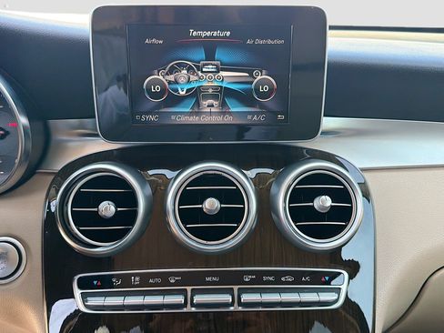 Used 2019 Mercedes-Benz GLC 300 image 33