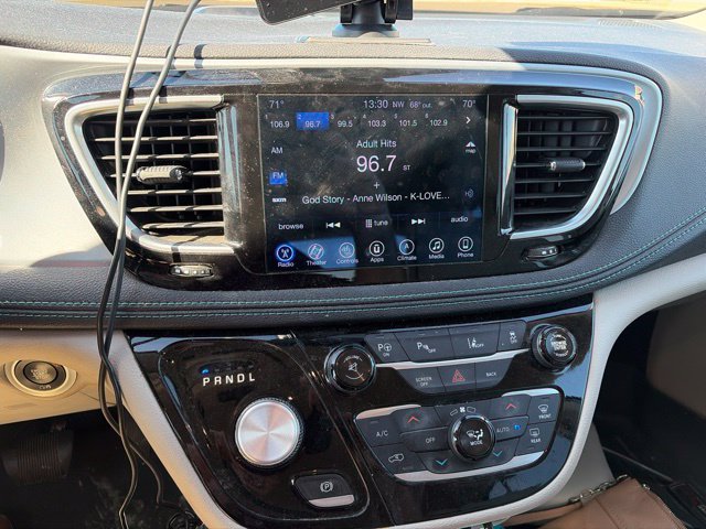Used 2017 Chrysler Pacifica Platinum FWD image 9