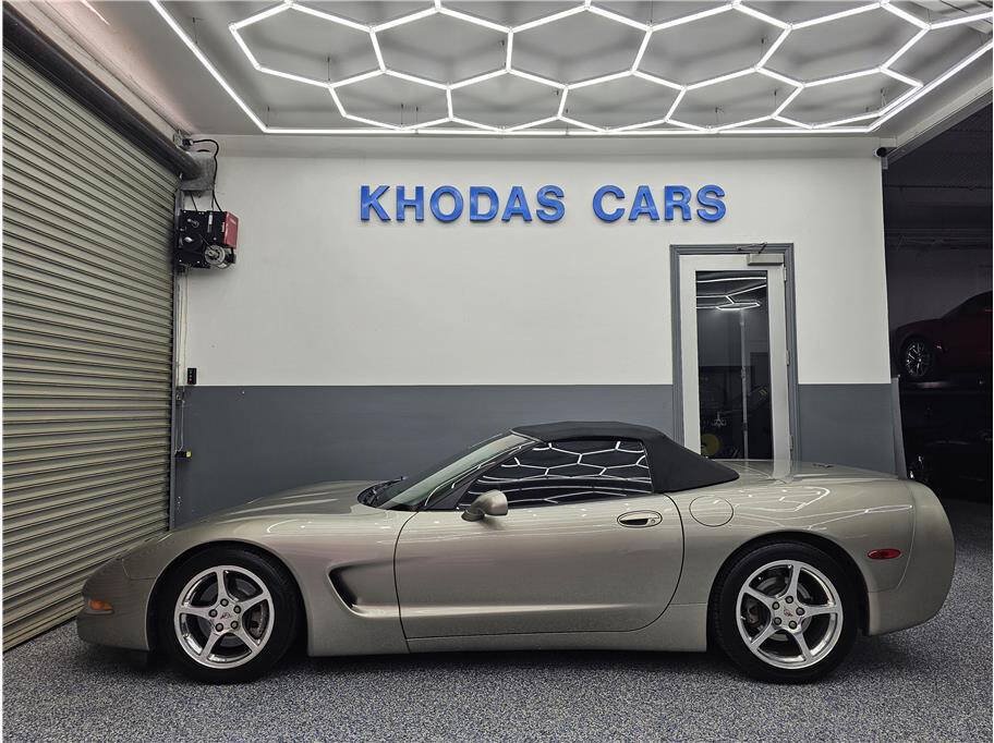Used 2000 Chevrolet Corvette Convertible w/ Performance Handling Pkg RWD image 1