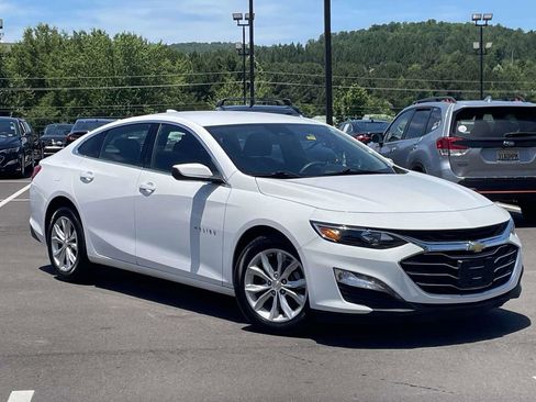 Used 2025 Chevrolet Malibu LT FWD image 1
