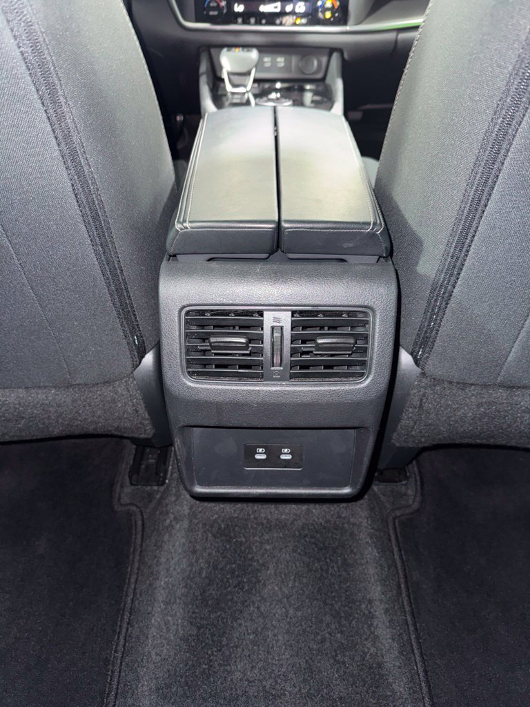 Used 2024 Nissan Rogue SV AWD/4WD image 29