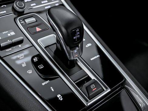 Used 2018 Porsche Panamera 4S image 38