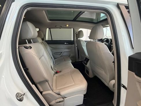Used 2020 Volkswagen Atlas SE w/ Panoramic Sunroof Package FWD image 12