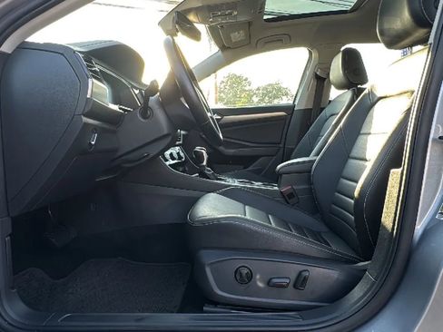 Used 2024 Volkswagen Jetta SE FWD image 11