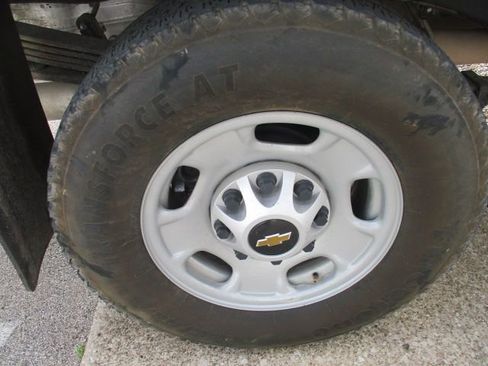 Used 2024 Chevrolet Silverado 2500 LT w/ Convenience Package image 28