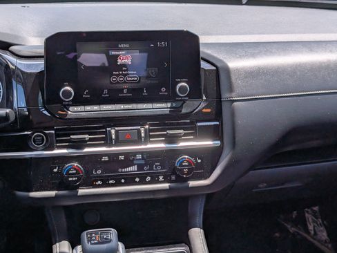 Used 2023 Nissan Pathfinder SV AWD/4WD image 18