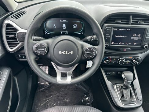 Used 2025 Kia Soul LX w/ LX Technology Package FWD image 15