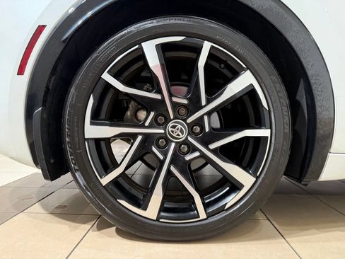 Certified 2024 Toyota Prius Prime FWD image 9