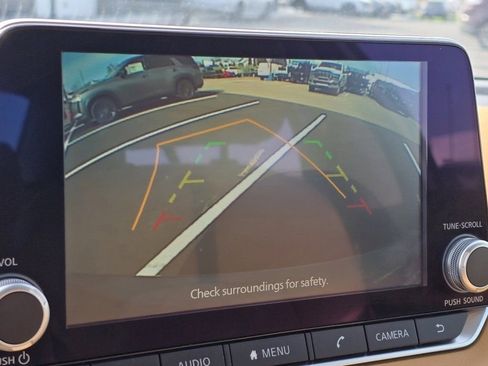 Used 2023 Nissan Sentra SV w/ SV Premium Package image 6