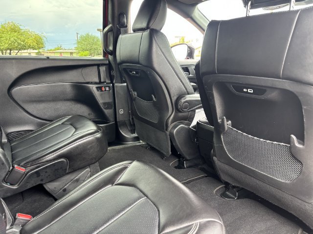 Used 2025 Chrysler Pacifica Select FWD image 13