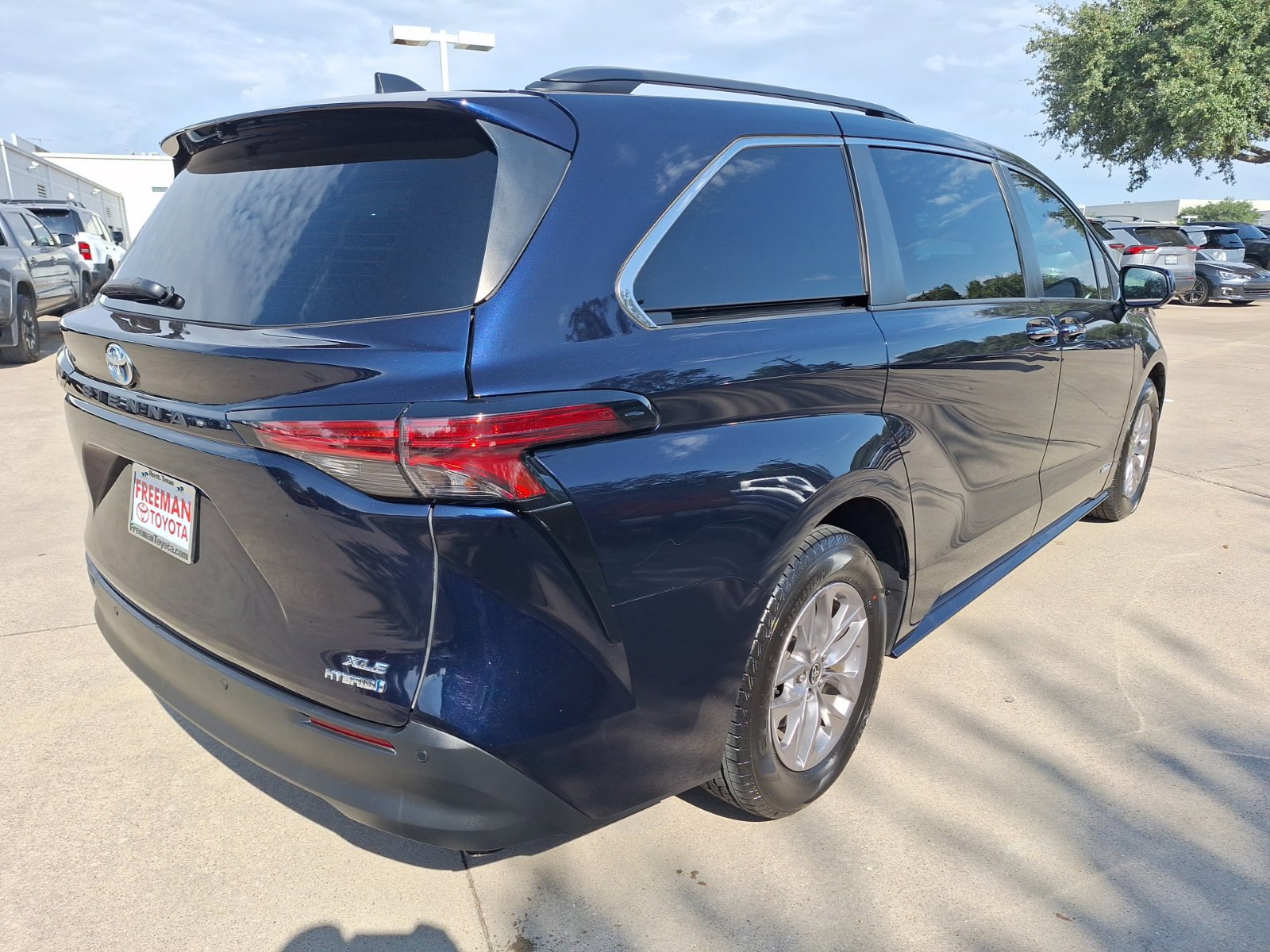 Used 2021 Toyota Sienna XLE FWD image 6