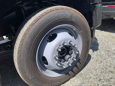 New 2025 Ford F450 XL w/ XL Chrome Package image 28