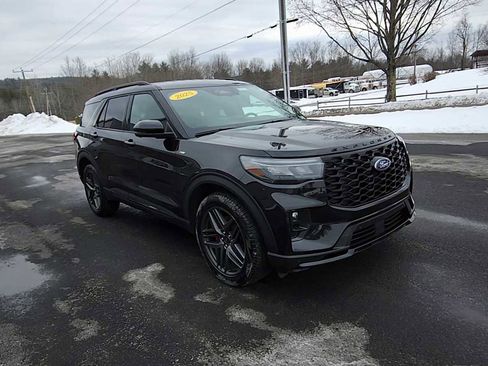 Used 2025 Ford Explorer ST-Line w/ ST-Line Street Pack image 2