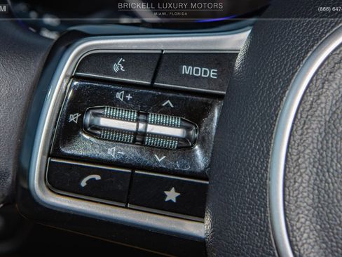 Used 2022 Kia Carnival LX image 24