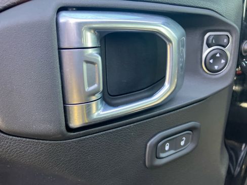 Used 2023 Jeep Wrangler Willys image 12