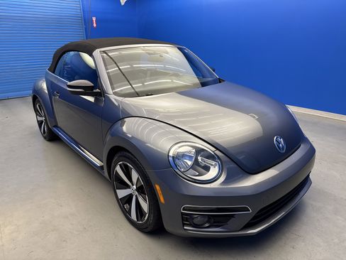 Used 2013 Volkswagen Beetle 2.0T image 2