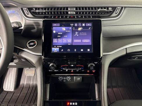Used 2025 Jeep Grand Cherokee L Laredo RWD image 29