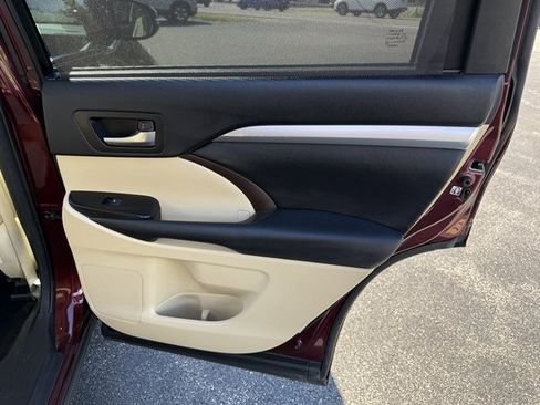 Used 2014 Toyota Highlander XLE AWD/4WD image 42