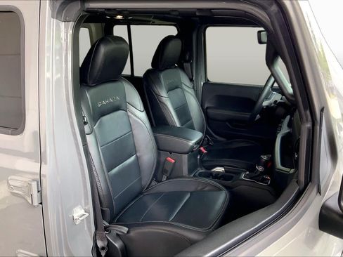 Used 2019 Jeep Wrangler Unlimited Sahara AWD/4WD image 9